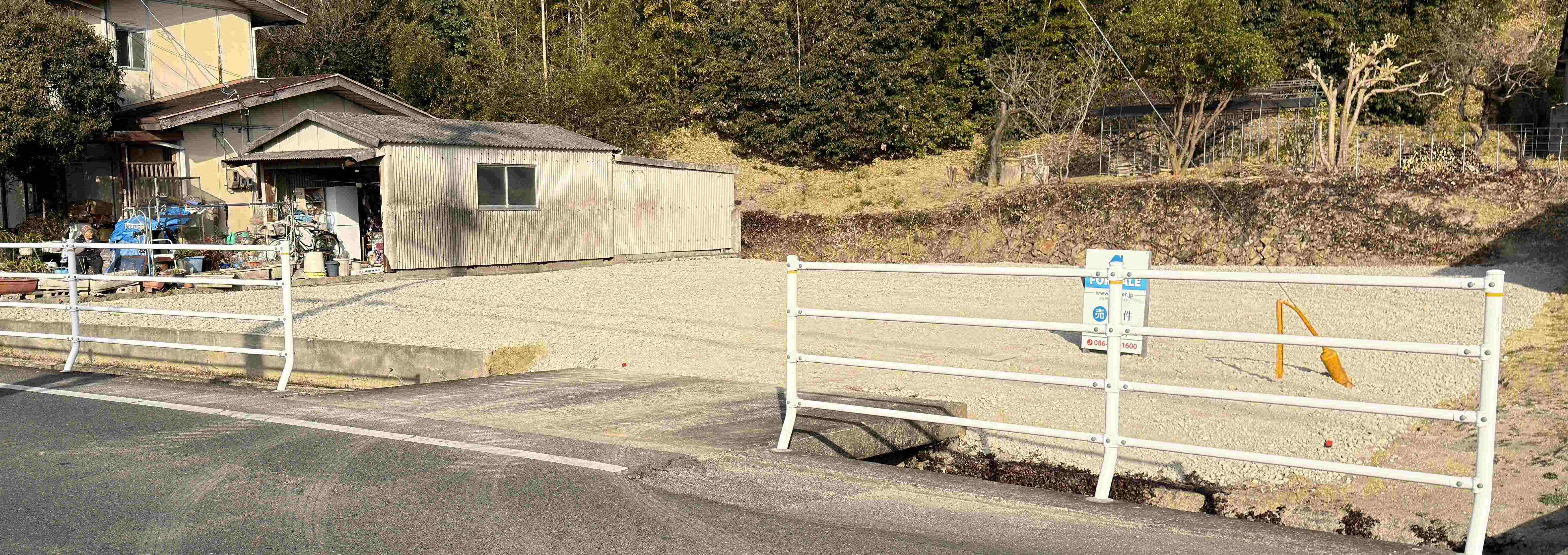 南道路の日当たりの良い住宅用地です。建築条件はありません。　土地【更地】